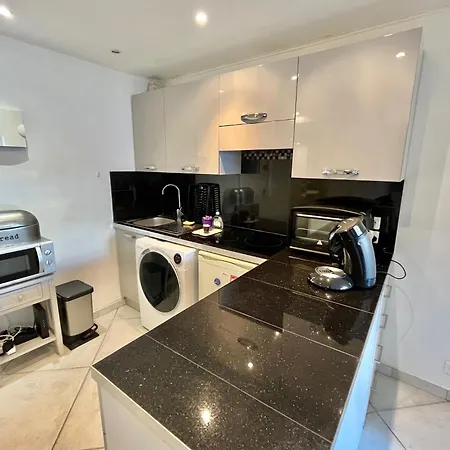 Rouaze 2, By Welcome To *