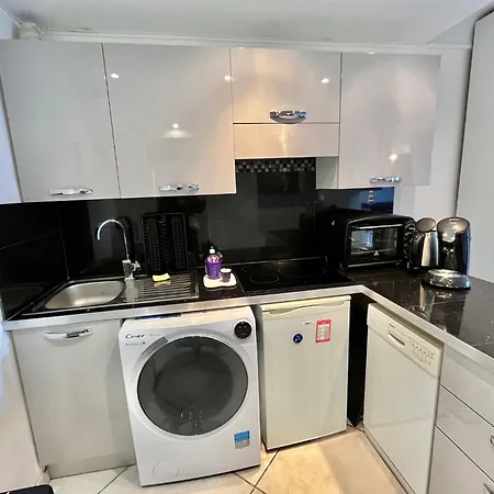 Rouaze 2, By Welcome To