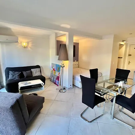 Rouaze 2, By Welcome To